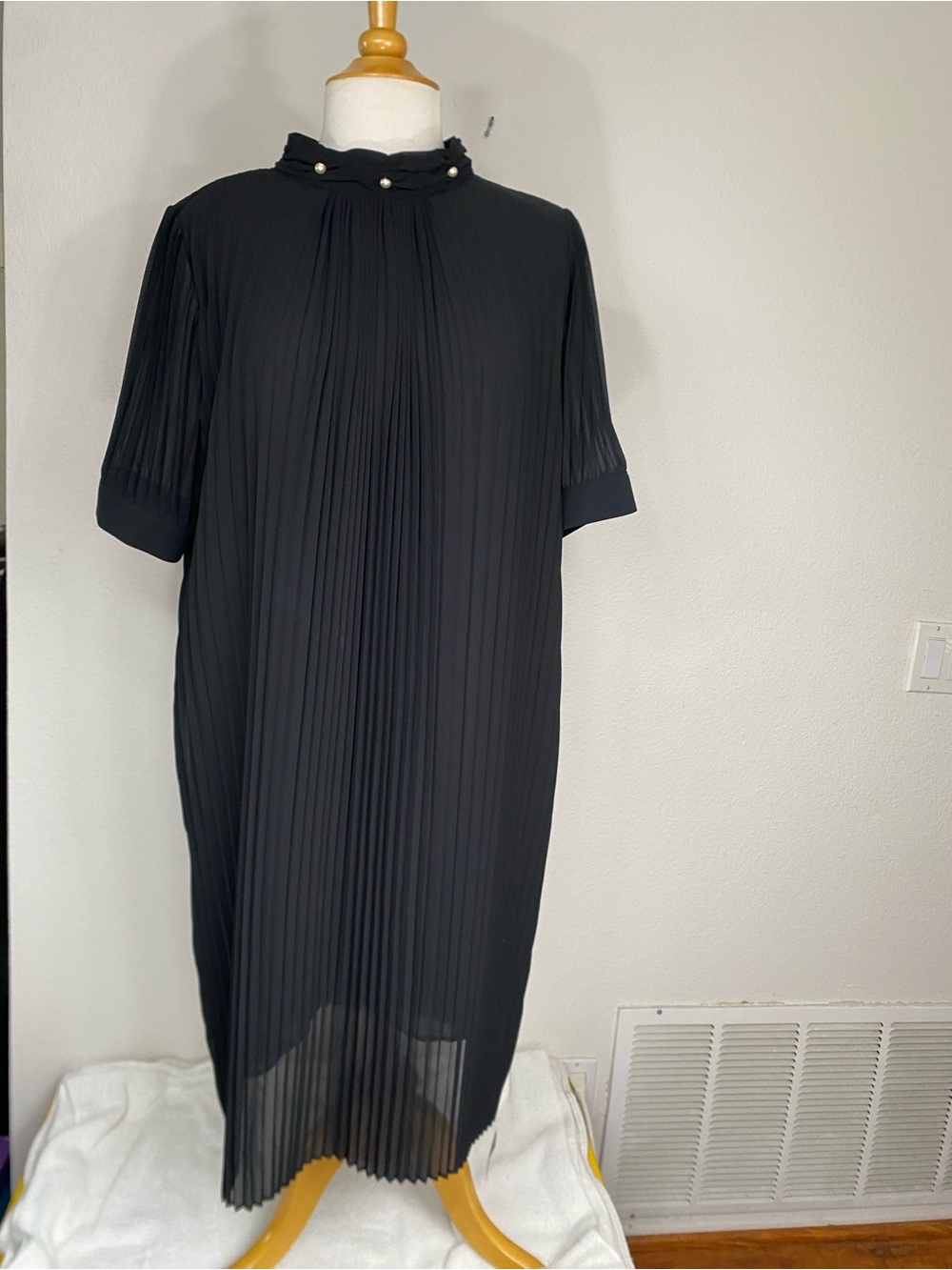 NWT New Made in Korea Women's Black Pleated Shift Dress Size Large Academia LBD